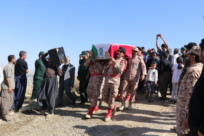 تشییع و تدفین شهید والامقام و جانباز ۷۳درصد کریم محمدی در بوکان