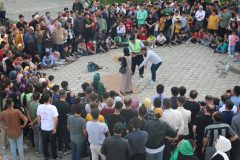 درخشش نمایش خیابانی آذر در نخستین جشنواره تئاتر خیابانی استان