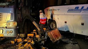 تصادف تریلی با اتوبوس حامل مسافر در محور ارومیه به تبریز